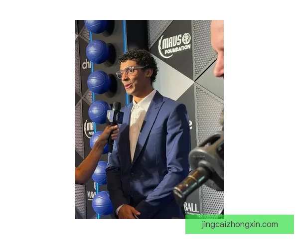 鲍威尔表态愿为胜利调整位置彰显首发球员担当