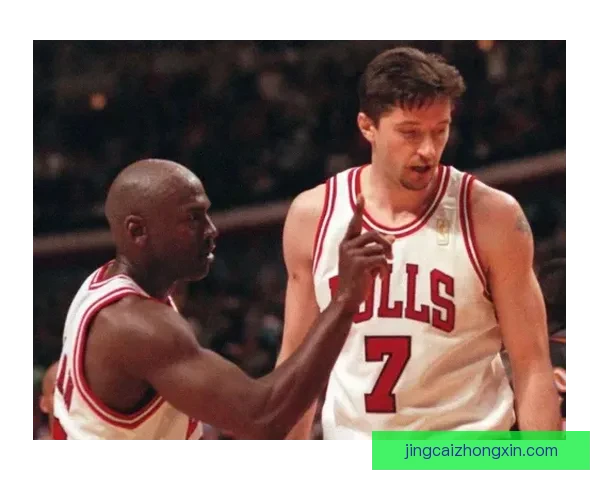 以阿囧称赞球员靠实力赢得尊重团队拼搏精神成就赛场荣耀